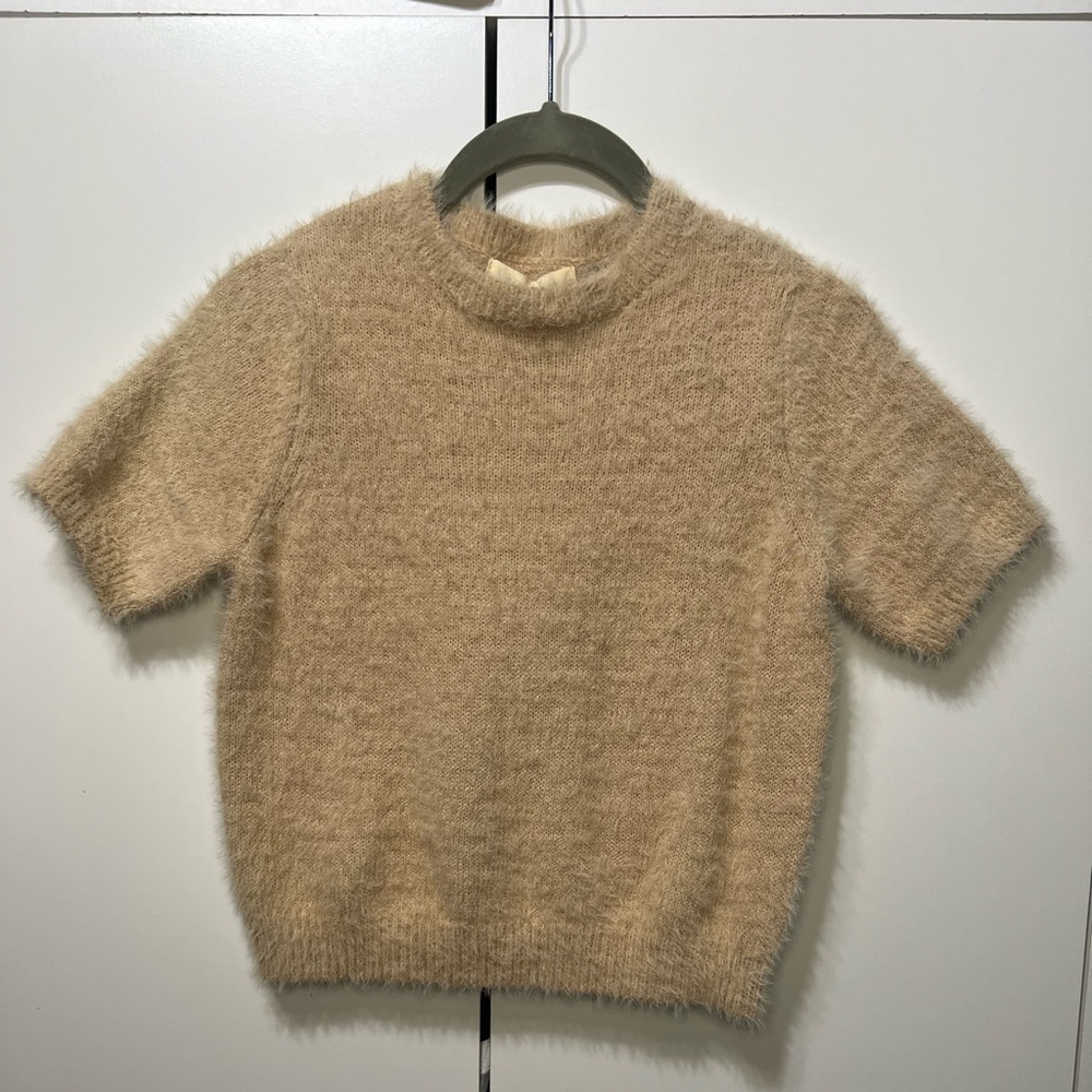 Beige crop fluffy sweater